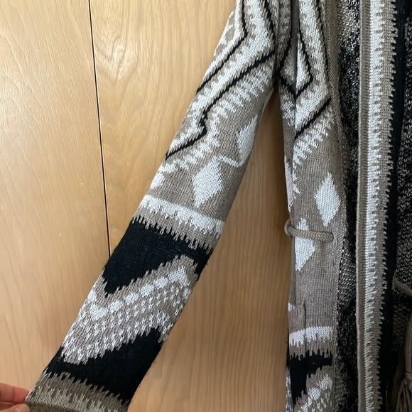 🖤🤎Thick Tribal Sweater🤎🖤 - Picture 2 of 5